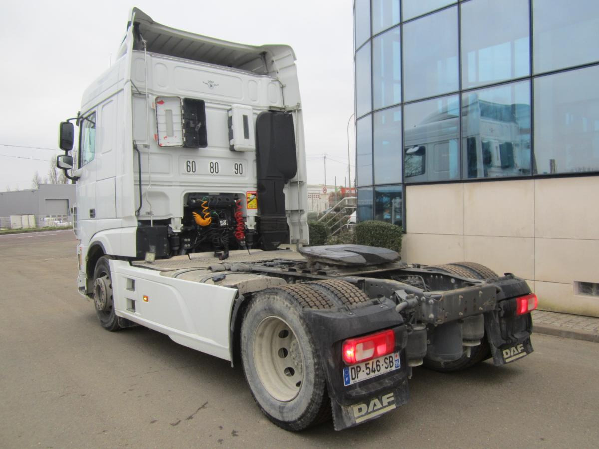 Tractor unit DAF XF105 460