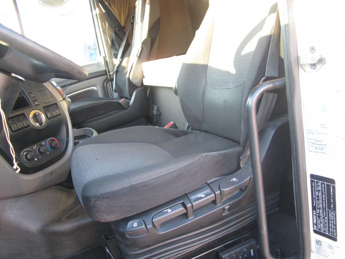 Tractor unit DAF XF105 460