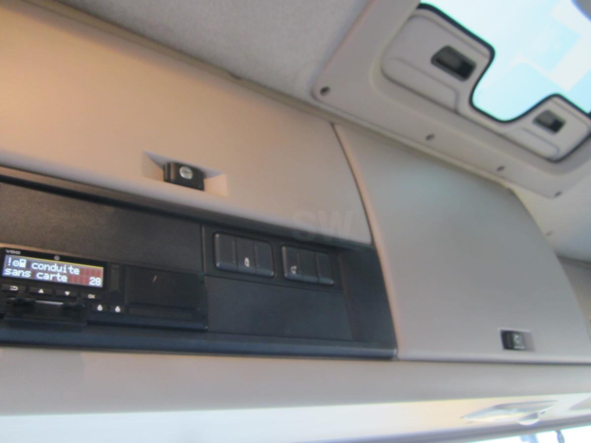 Tractor unit DAF XF105 460