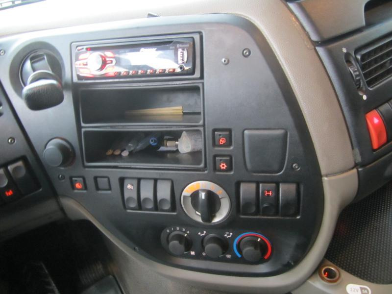 Tractor unit DAF XF105 460