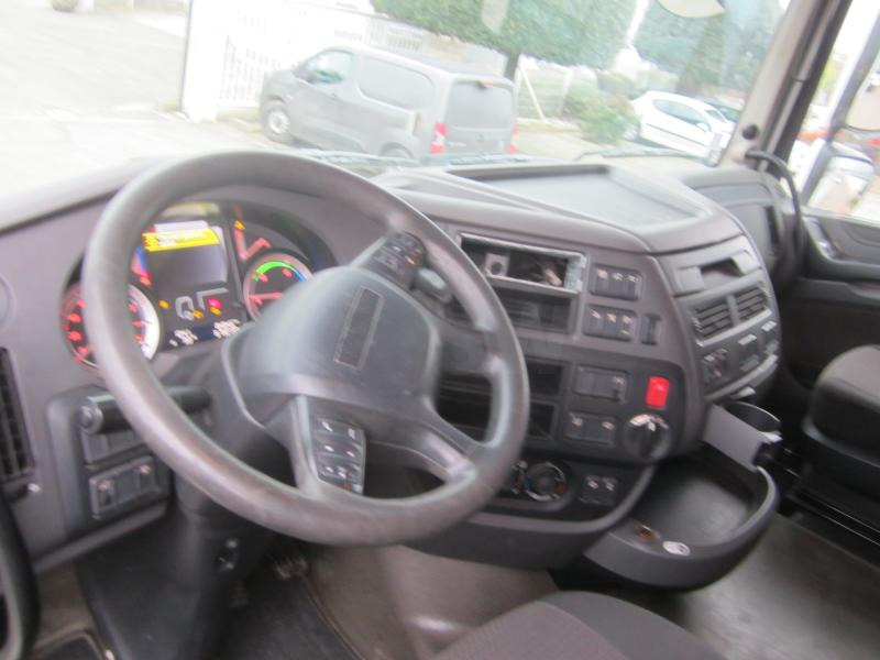 Tractor unit DAF XF105 460