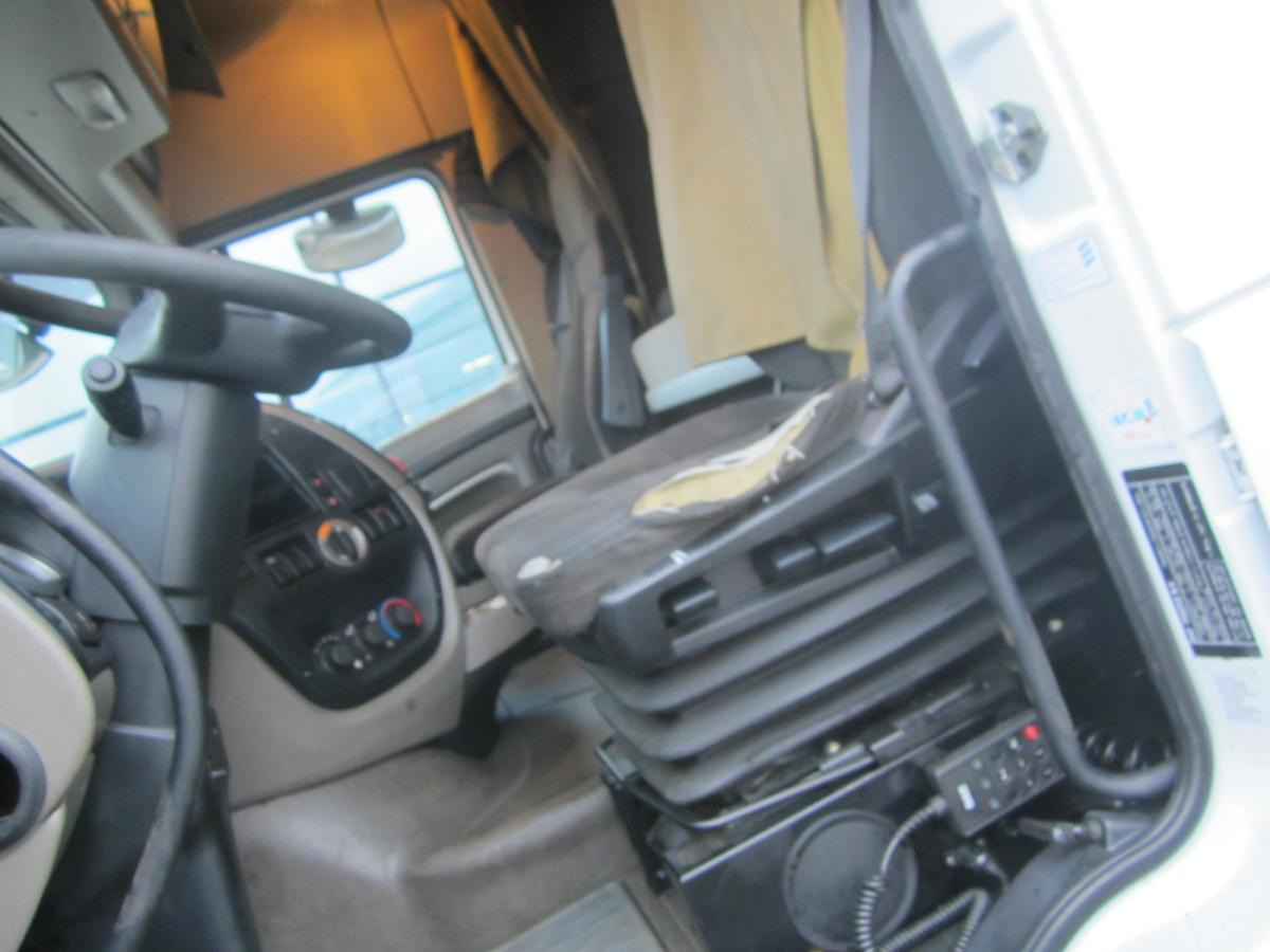 Tractor unit DAF XF105 460