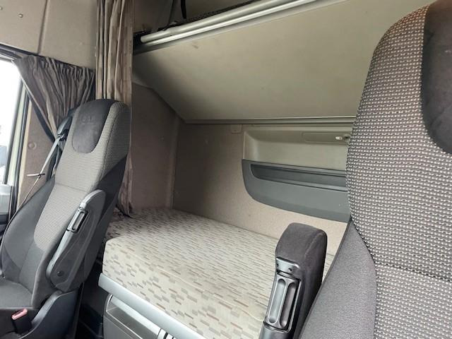 Tractor unit DAF XF105 460