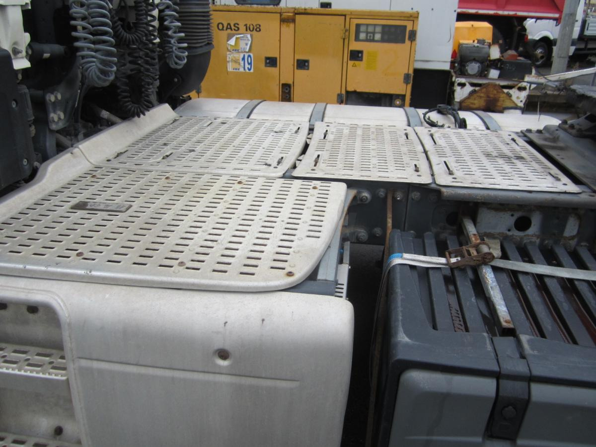 Tractor unit DAF XF105 460