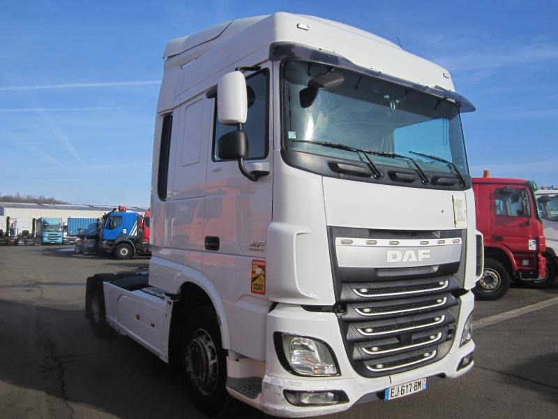 Tractor unit DAF XF105 460