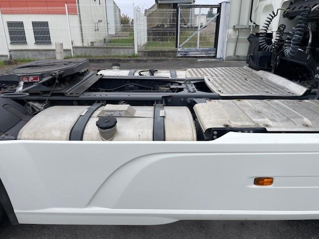 Tractor unit DAF XF105 460