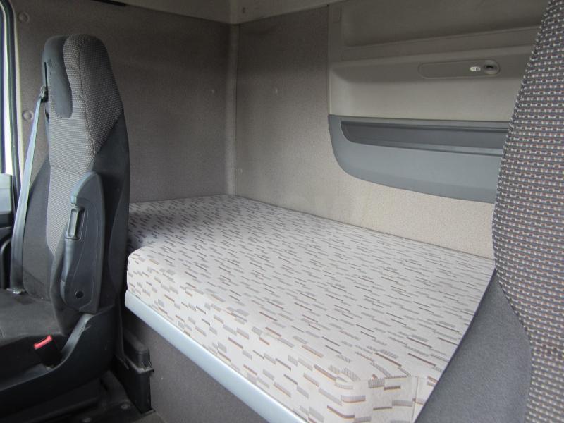 Tractor unit DAF XF105 460