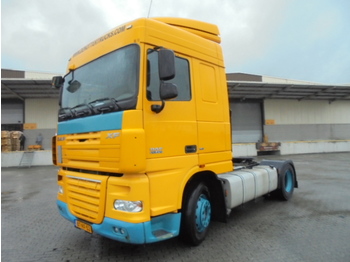 Tractor unit DAF XF 105: picture 1
