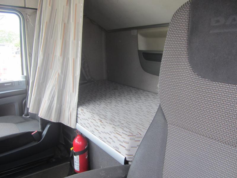 Tractor unit DAF XF 460