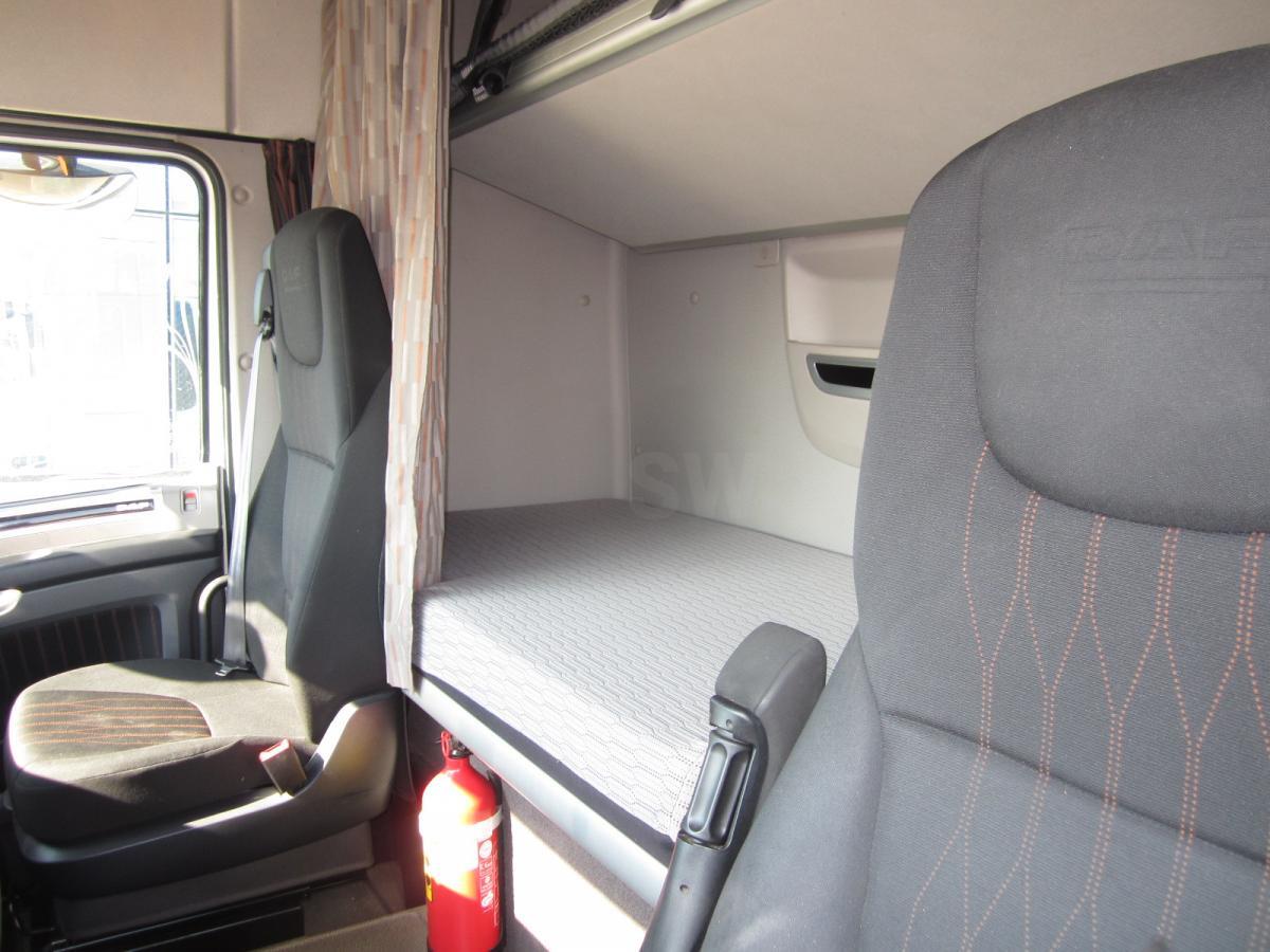 Tractor unit DAF XF 480