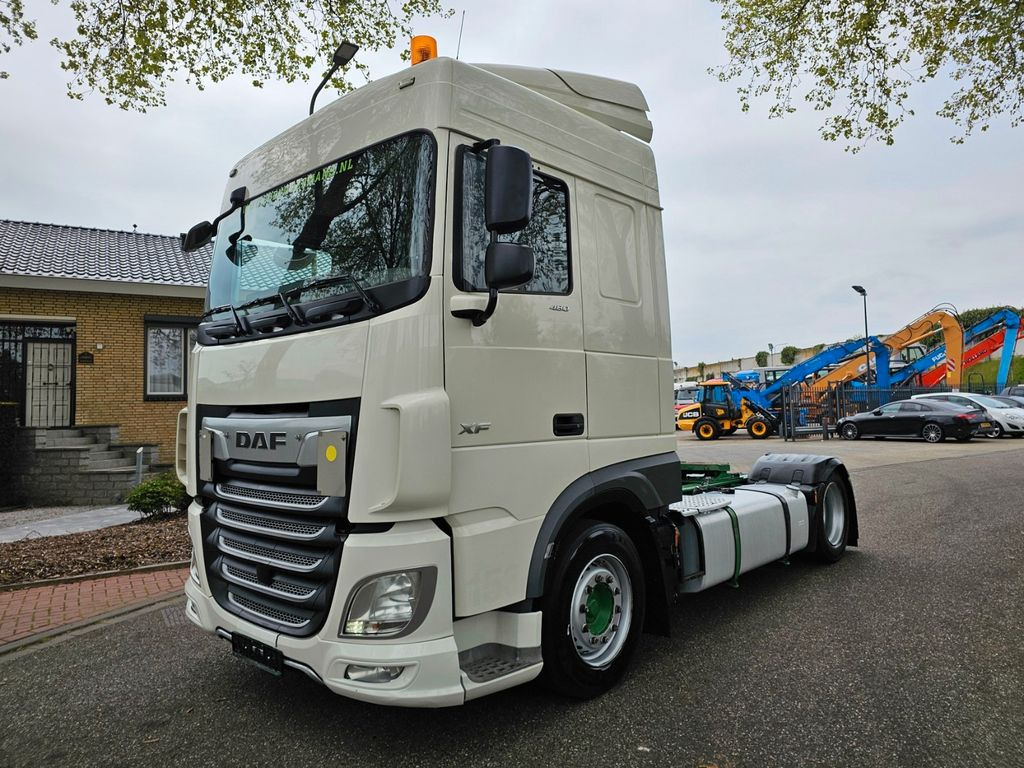 Tractor unit DAF XF 480 Spacecab