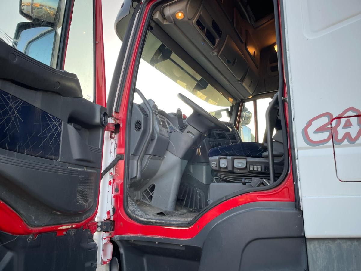 Tractor unit Iveco Stralis 560