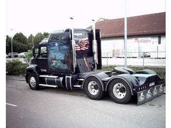 Tractor unit MACK (USA) CXN613 Vision: picture 1