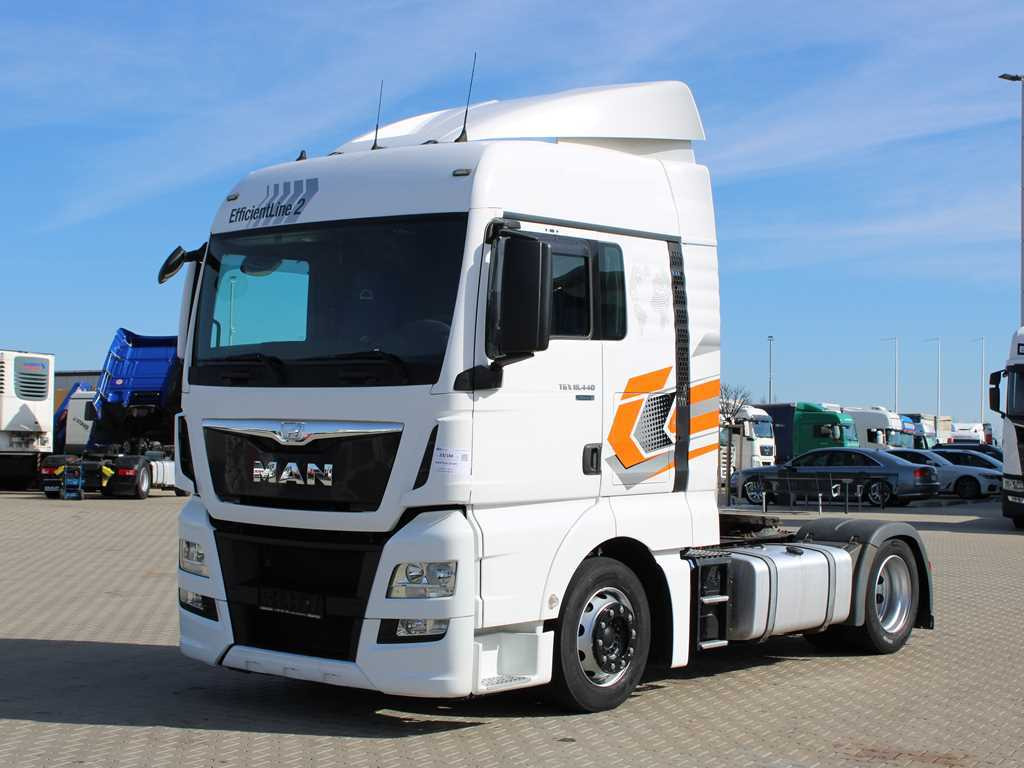 Tractor unit MAN TGX 18.440, LOW DECK, EURO 6