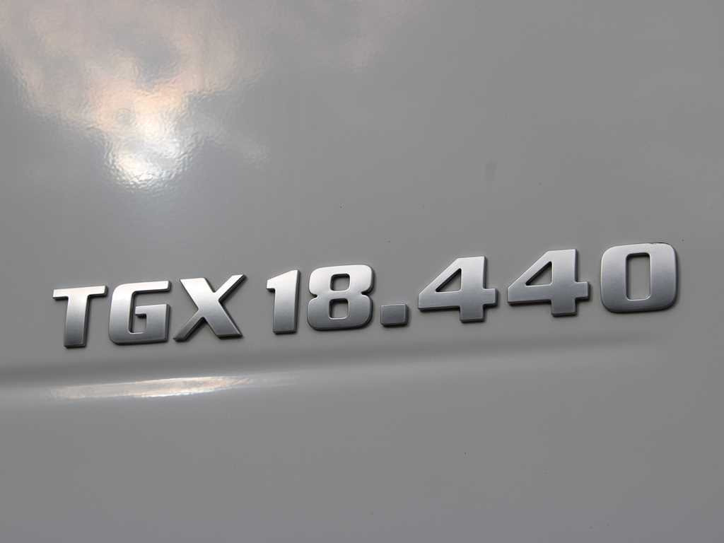Tractor unit MAN TGX 18.440, LOW DECK, EURO 6