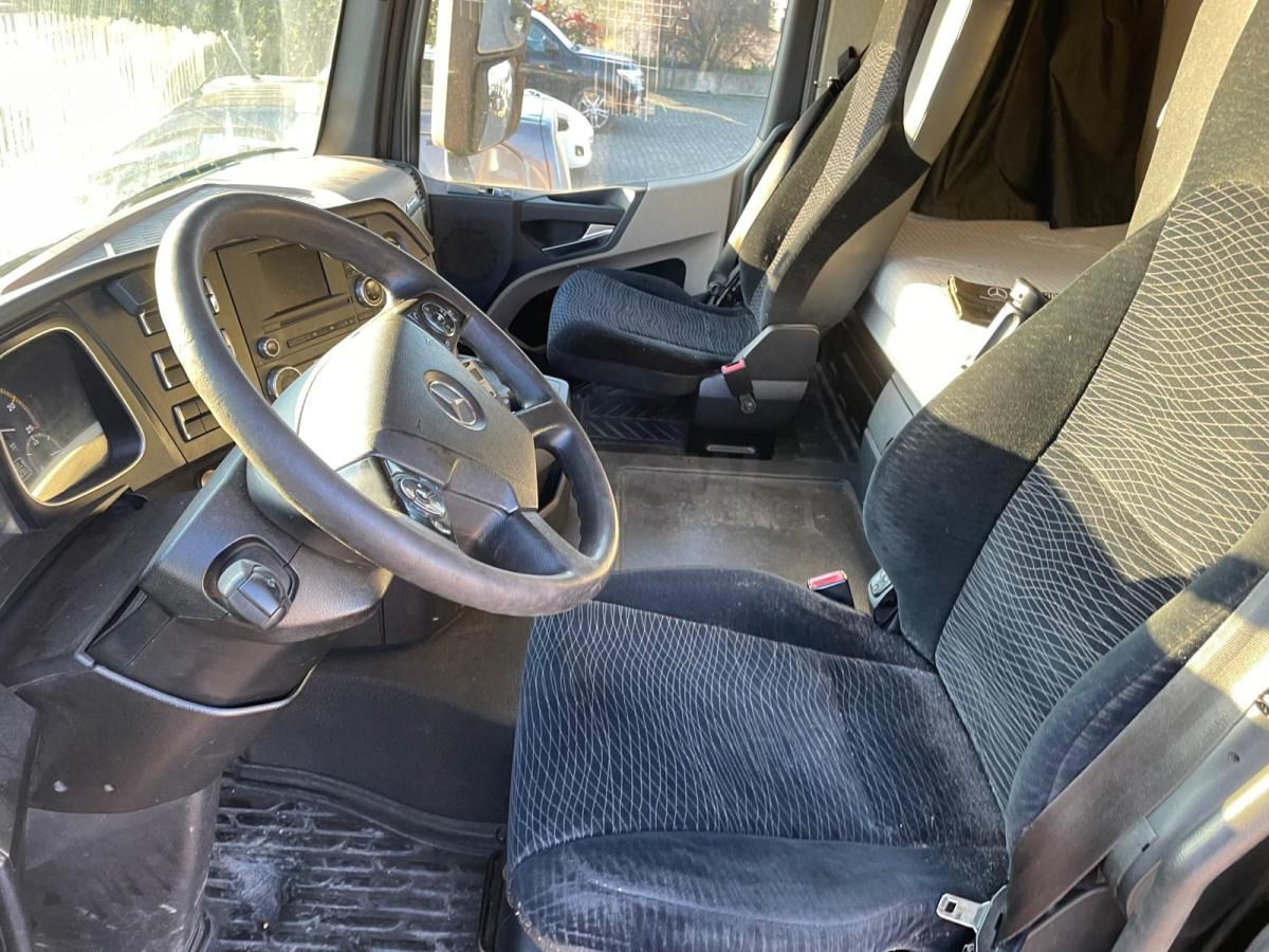 Tractor unit Mercedes Actros 1845