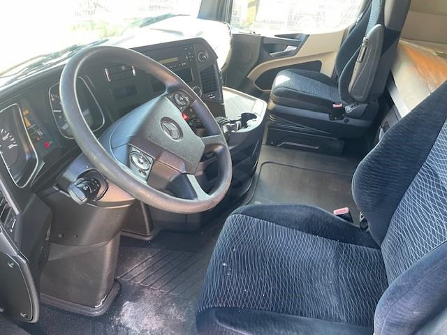Tractor unit Mercedes Actros 1845