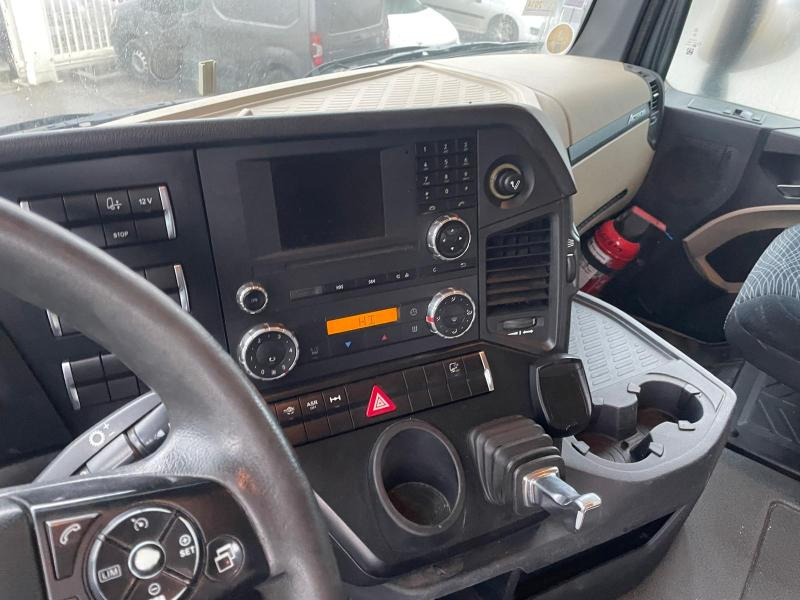 Tractor unit Mercedes Actros 1845