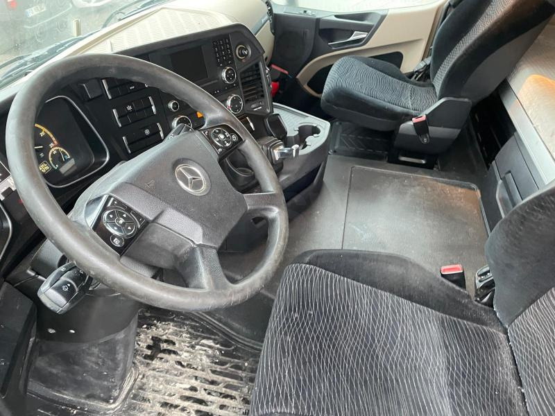 Tractor unit Mercedes Actros 1845
