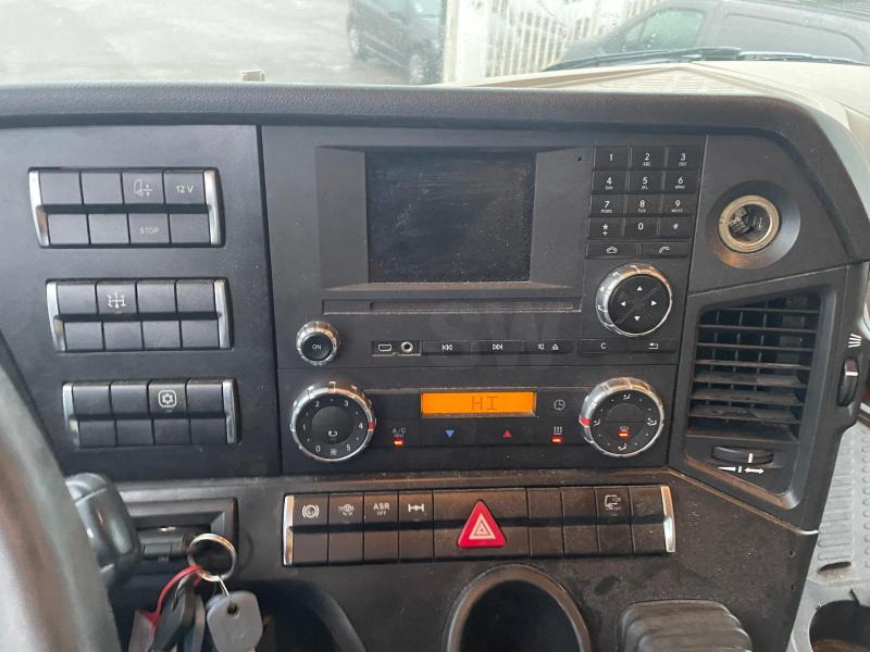 Tractor unit Mercedes Actros 1845