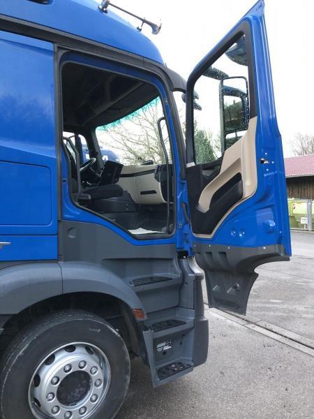 Tractor unit Mercedes Actros 1845 LS LOW MEGA Streamspace Intarder: picture 9