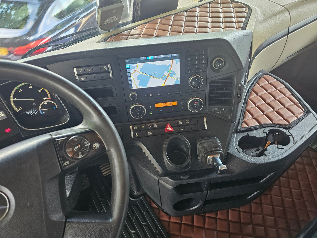 Tractor unit Mercedes Benz Actros 1842 Mega