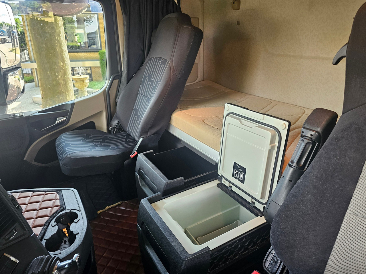 Tractor unit Mercedes Benz Actros 1842 Mega