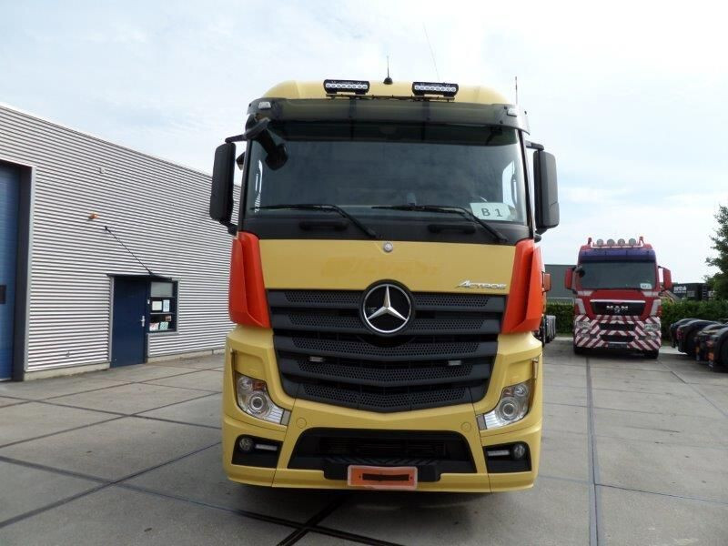 Tractor unit Mercedes-Benz Actros 3351 6x4: picture 2