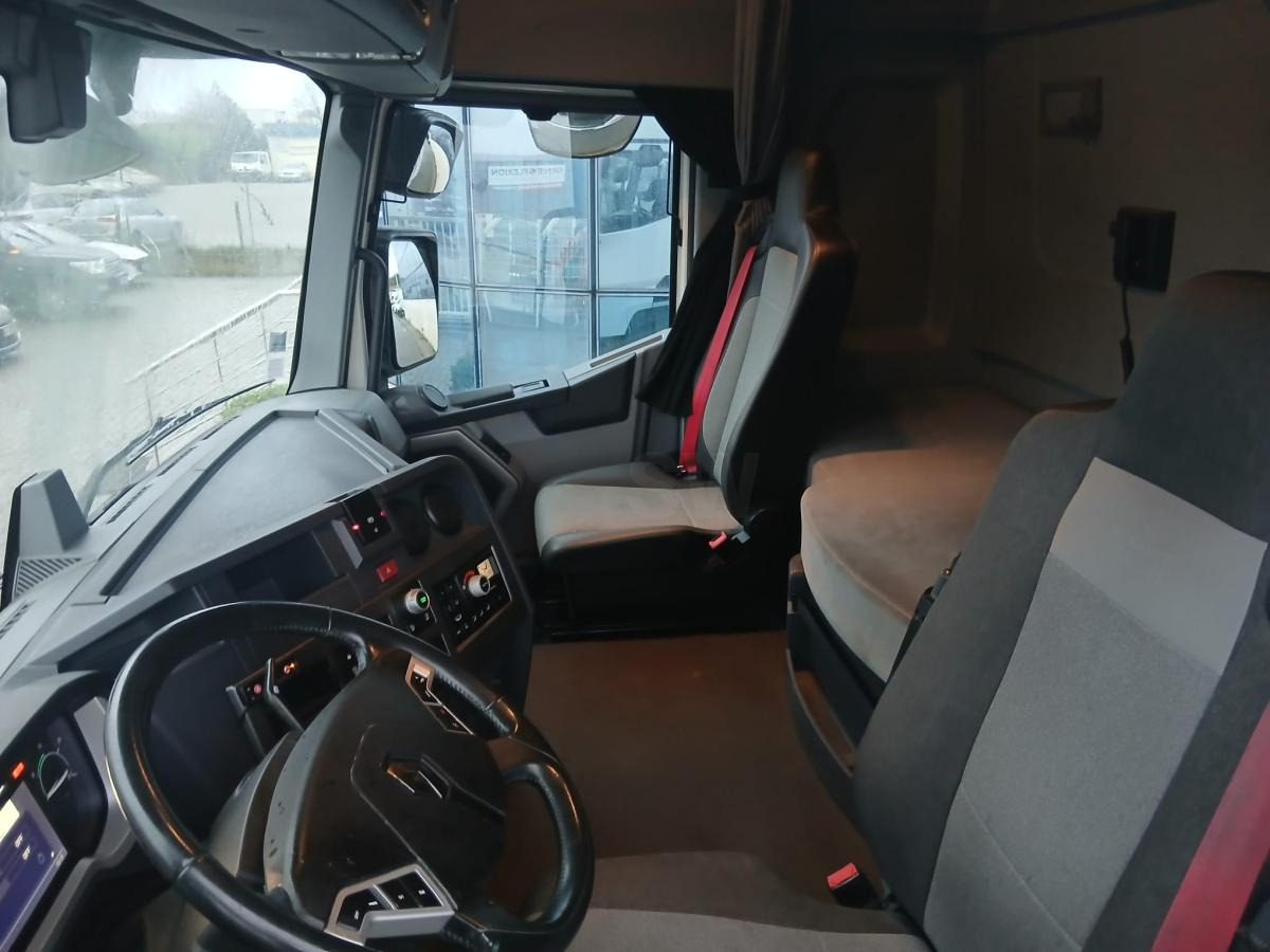 Tractor unit Renault Gamme T 460