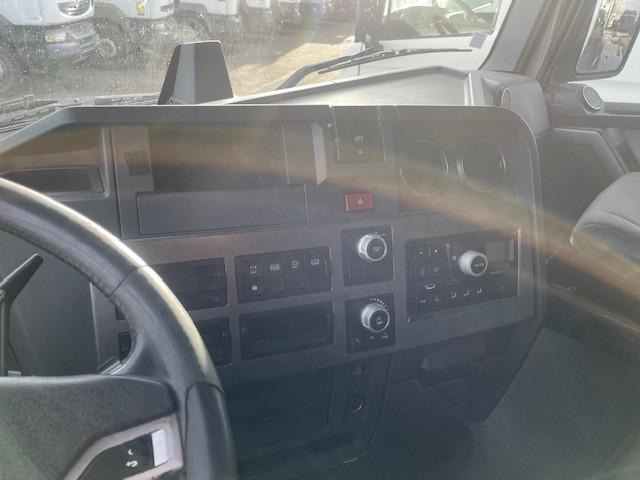 Tractor unit Renault Gamme T 460