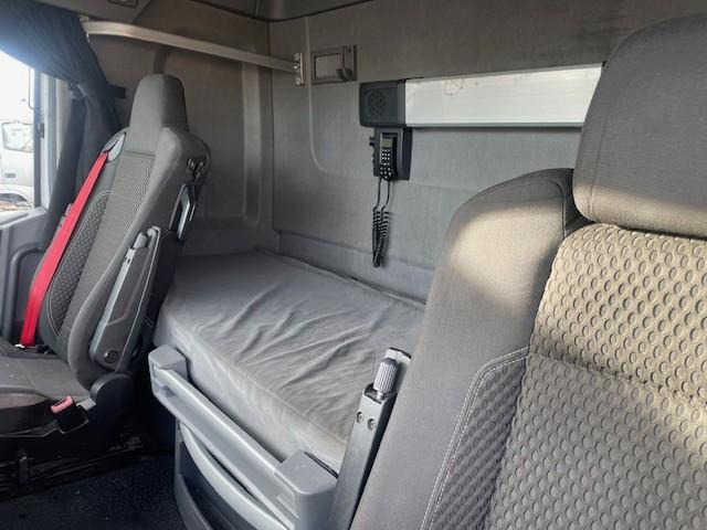 Tractor unit Renault Gamme T 460