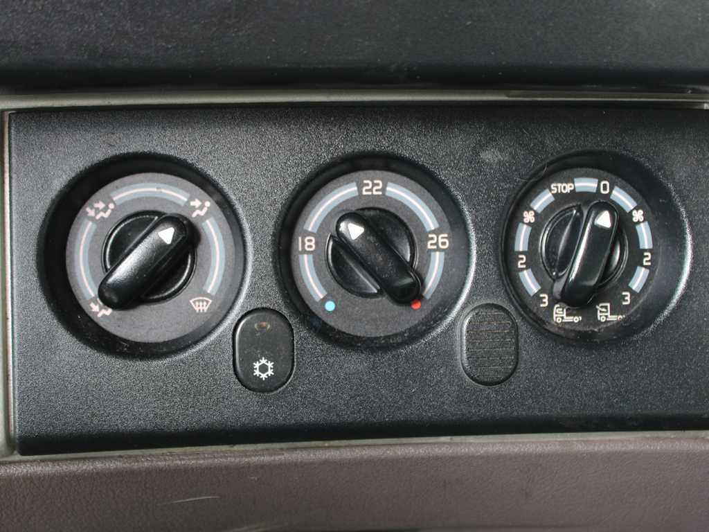 Tractor unit Renault MAGNUM 440.18, EURO 3