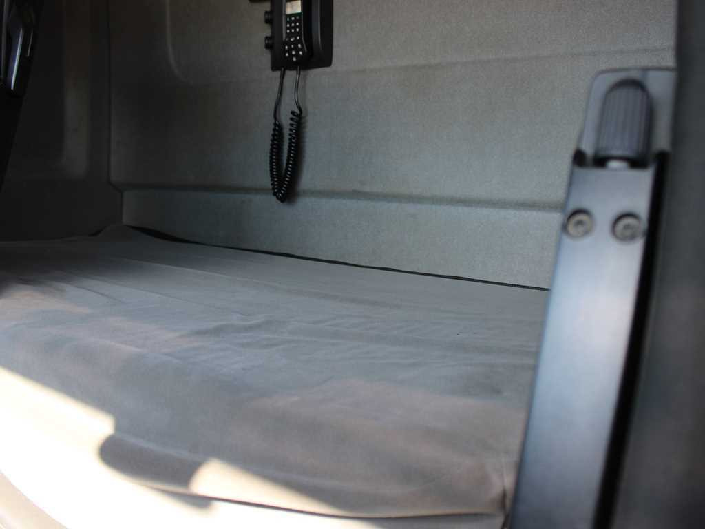 Tractor unit Renault T520, LOWDECK, EURO 6, TIRES 80%