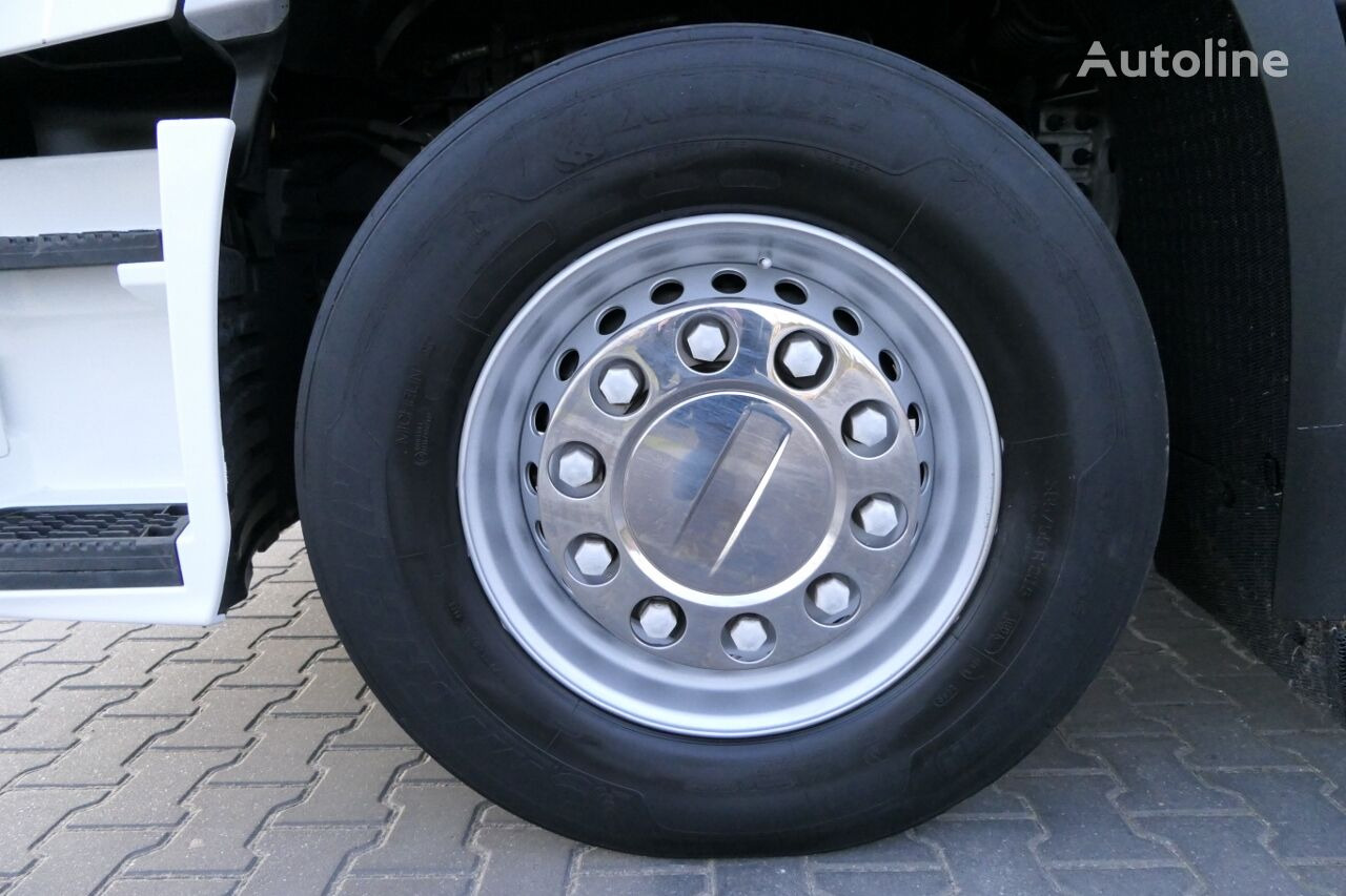 Tractor unit Renault T 440: picture 13