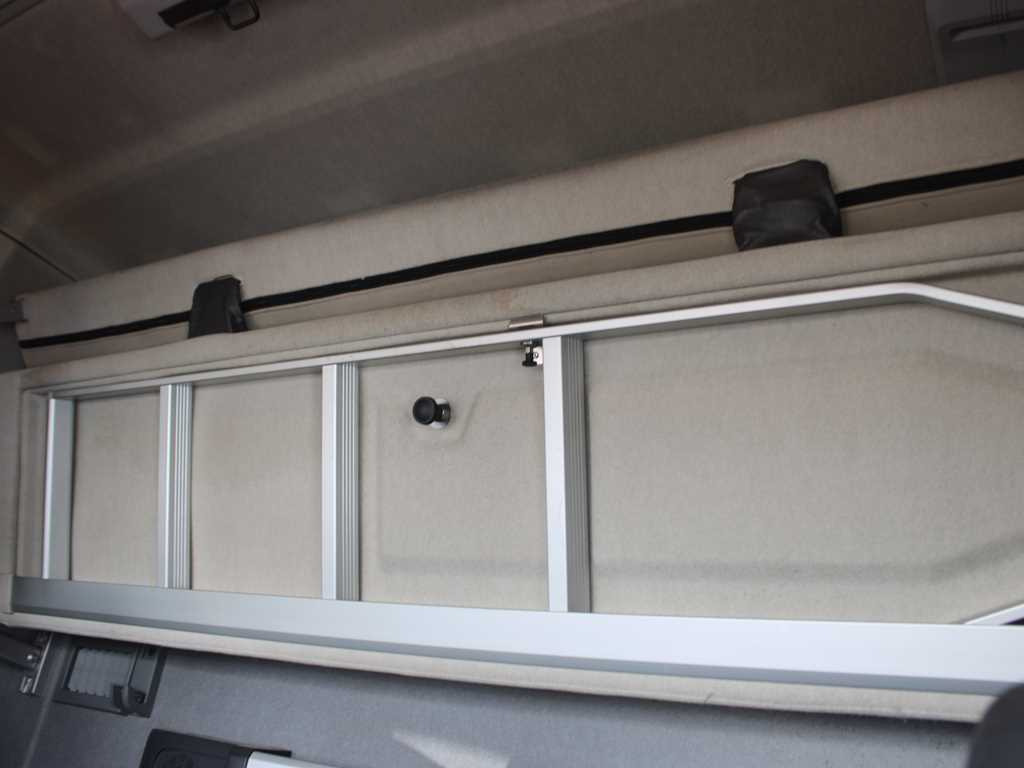 Tractor unit Renault T 520, EURO 6, LOWDECK, TIRES 80%