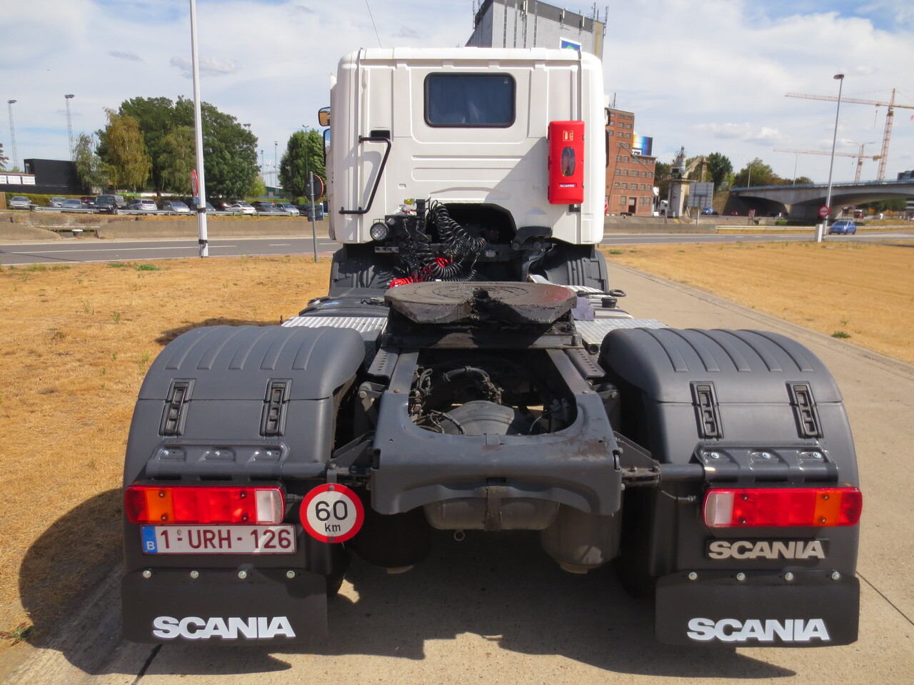 Tractor unit Scania P420: picture 9
