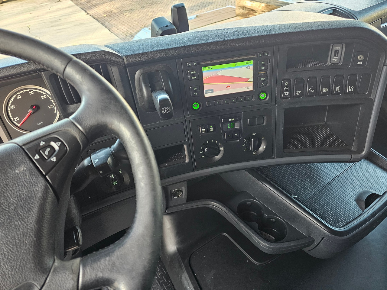 Tractor unit Scania R410 Highline SCR Only