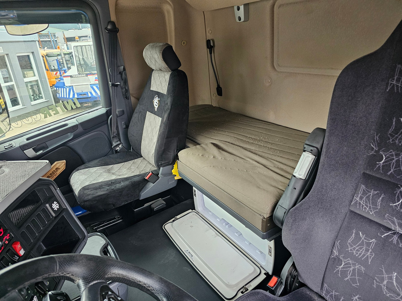 Tractor unit Scania R420 Highline