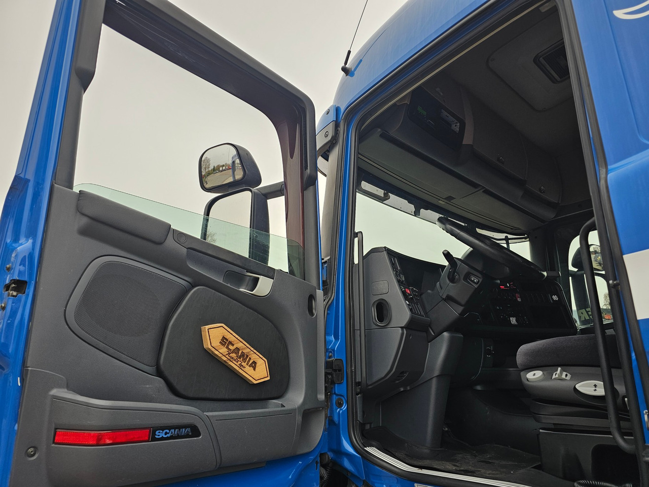 Tractor unit Scania R420 Highline