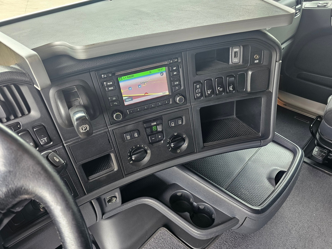Tractor unit Scania R450 Highline