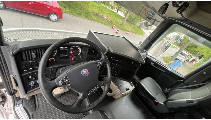Tractor unit Scania R520 V8 Topline Standard Intarder E6