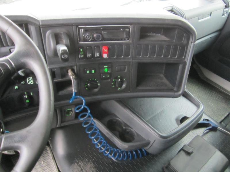 Tractor unit Scania R 440: picture 10