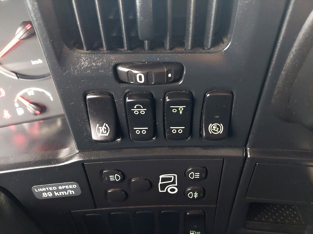 Tractor unit Scania R 440 LA6X2/4MNA