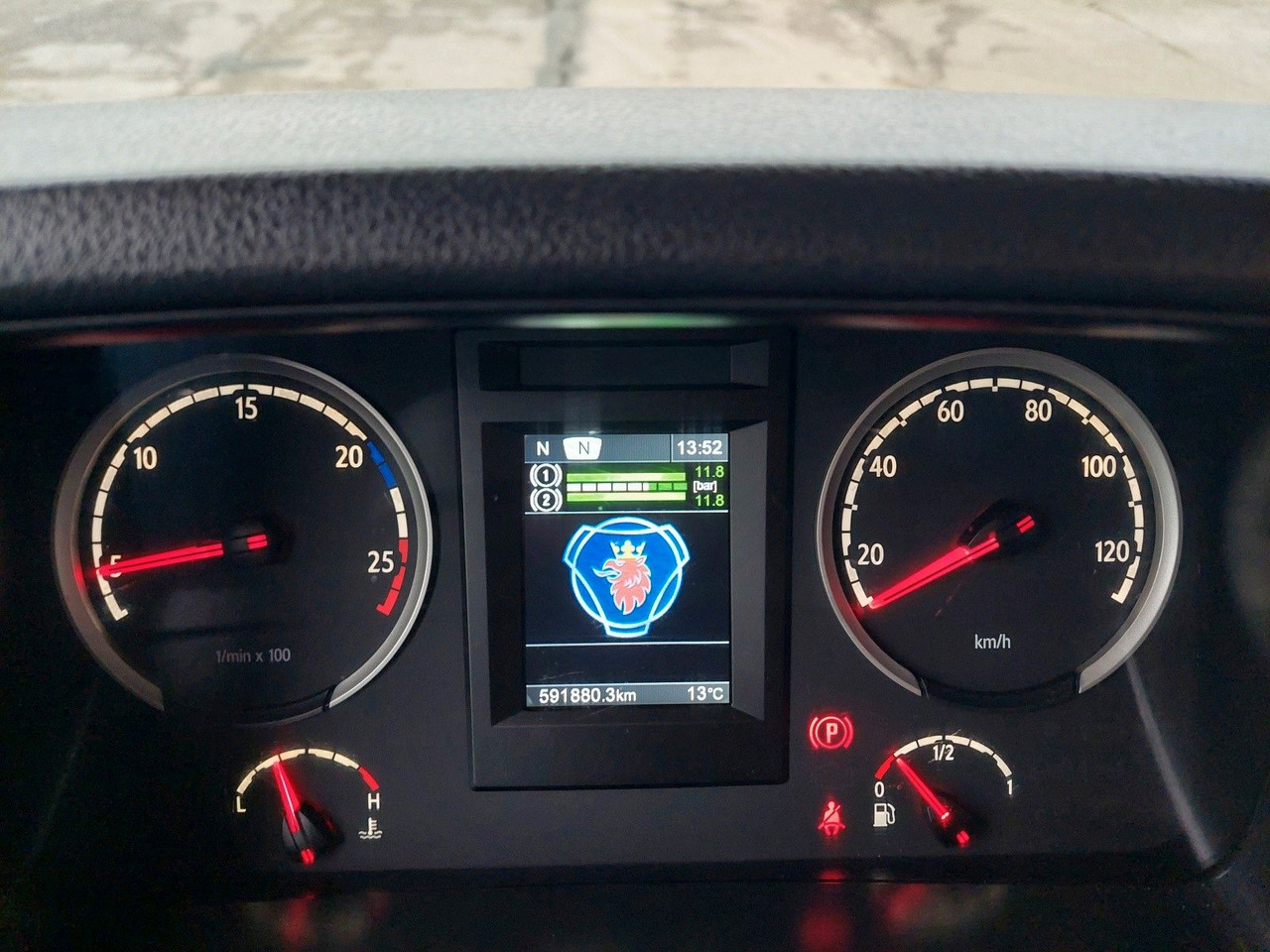 Tractor unit Scania R 440 LA6X2/4MNA