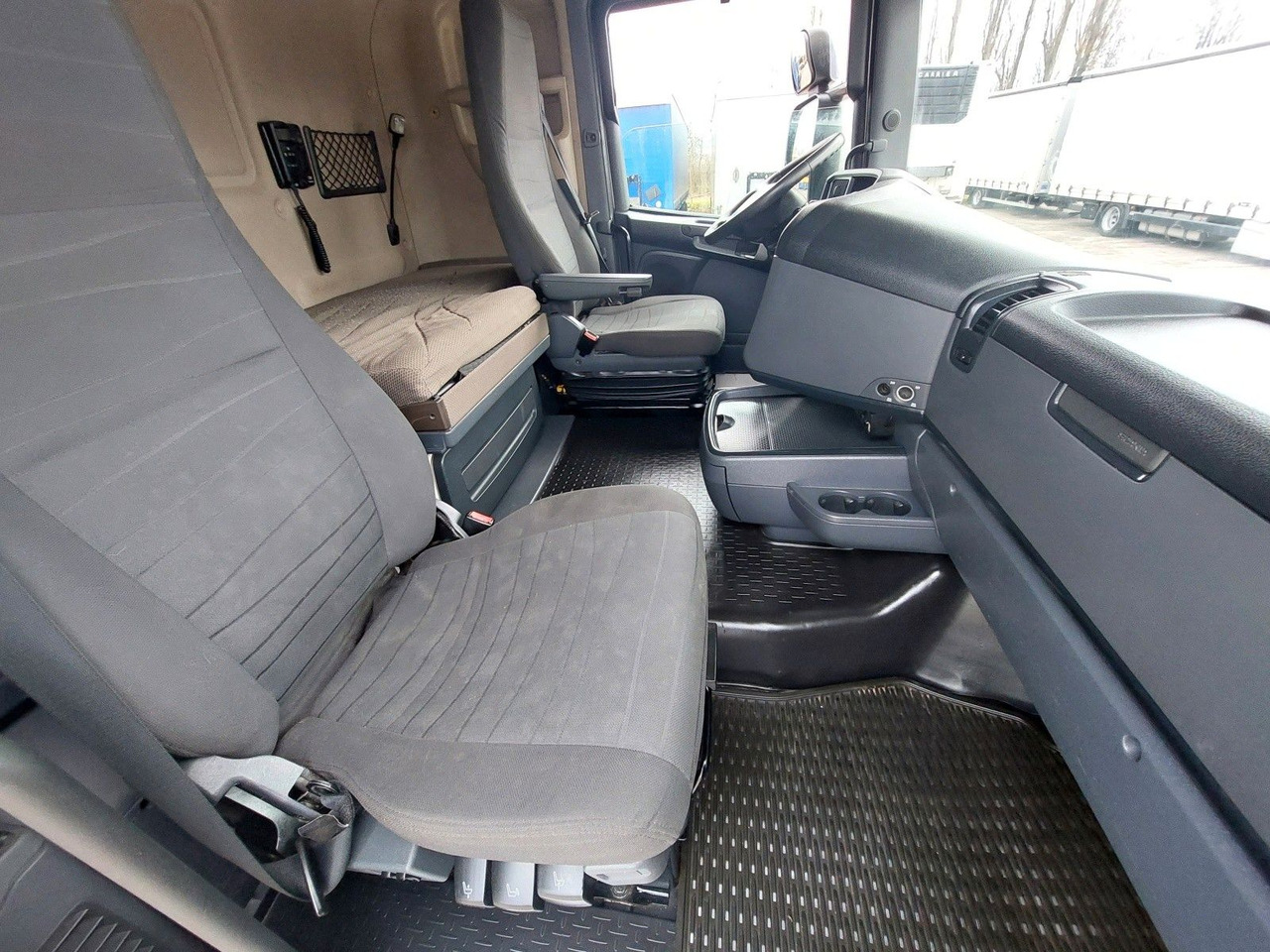 Tractor unit Scania R 440 LA6X2/4MNA