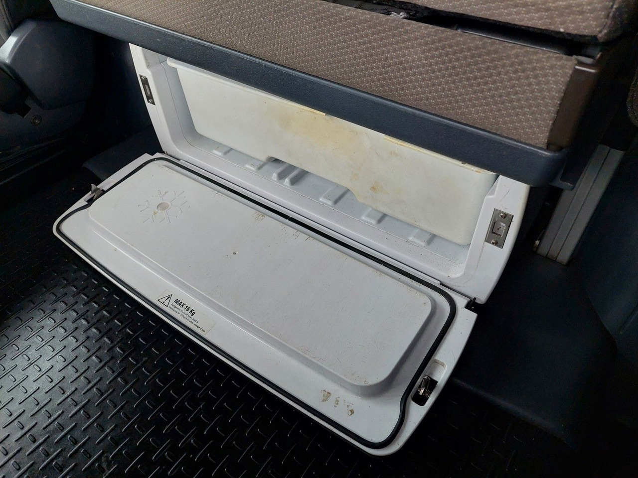 Tractor unit Scania R 440 LA6X2/4MNA