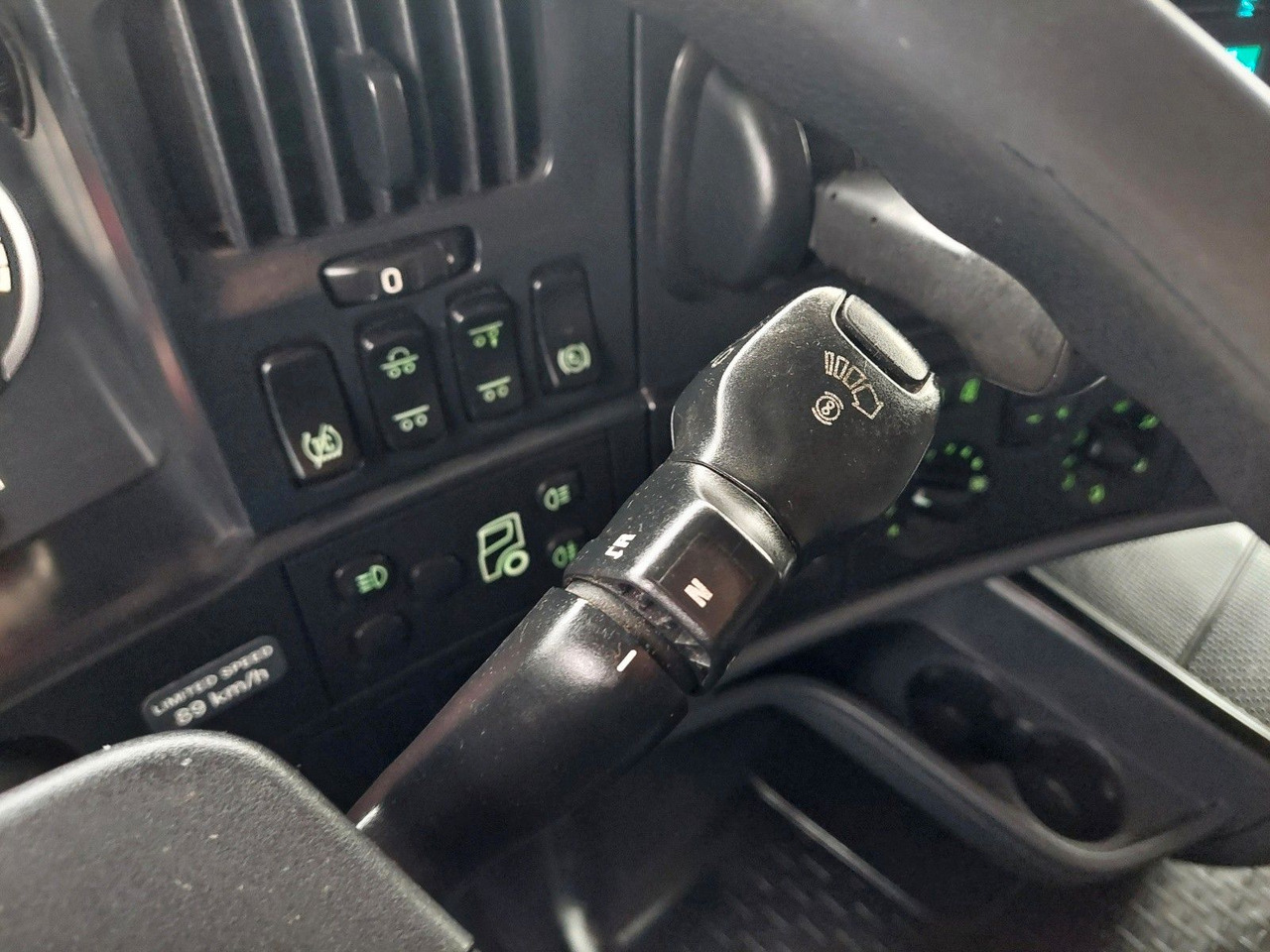 Tractor unit Scania R 440 LA6X2/4MNA