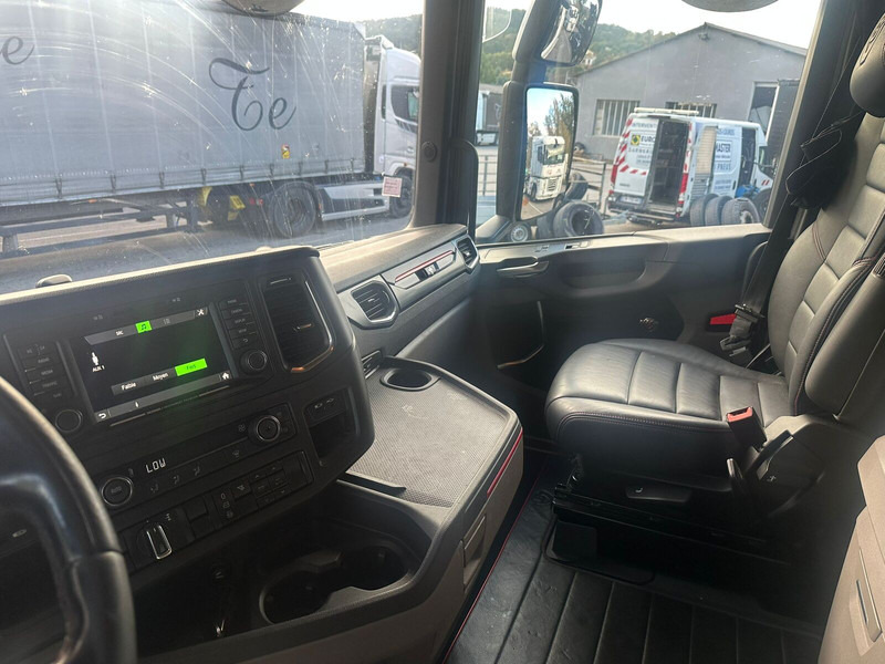 Tractor unit Scania S520