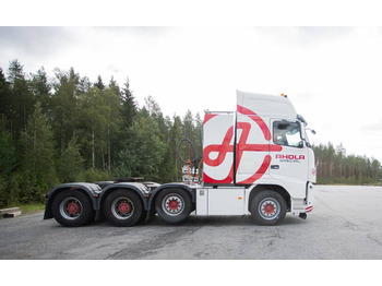 Tractor unit Volvo FH16, 8x4: picture 1