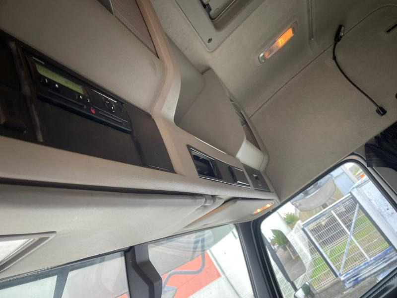 Tractor unit Volvo FMX 460